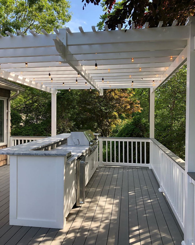 Bright & Dreamy, Gorgeous Deck, Matching Pergola, Grilling in the Trees in a New York Hideaway