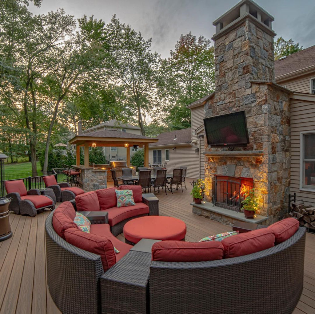 Dinner and a Movie for... 8 or More! - Huge Contemporary Deck with Outdoor Home Theater, Kitchen, and Plenty of Seating