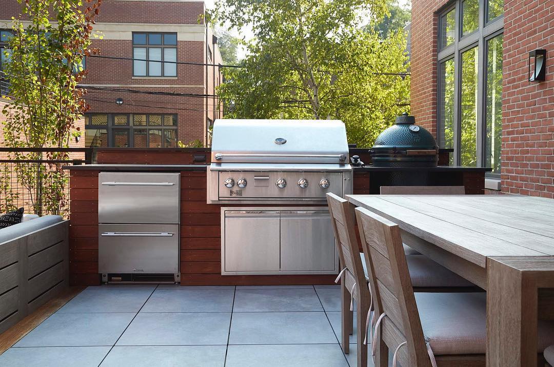 Simple and Sleek, Grill and Smoke, Compact Roof Deck Kitchen in Chicag ...