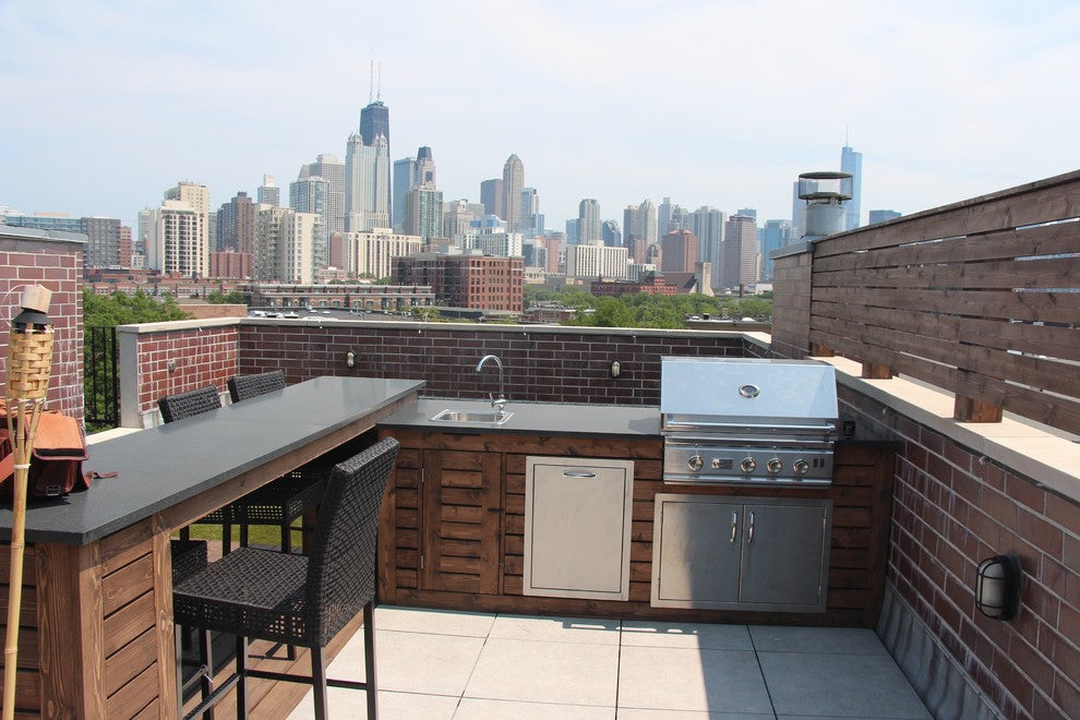 Contemporary Urban Rooftop Deck in Downtown Chicago