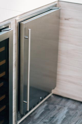 The best outdoor kitchen depends on the space and how you plan to use it. The Summerset Outdoor Kitchen Planning Series continues with choosing the right appliances. We've compiled some of the most common features for outdoor kitchens, along with a few unique options. The options are limited only by space and budget, from pizza oven to side burners, refrigerators to sinks, and even dishwashers to deep fryers.