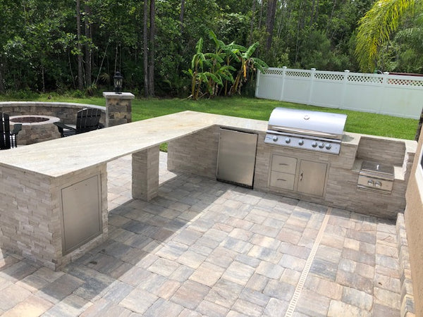 Expansive Outdoor Kitchen, Built-in Custom Fire Pit Area, and Stone Patio in North Florida