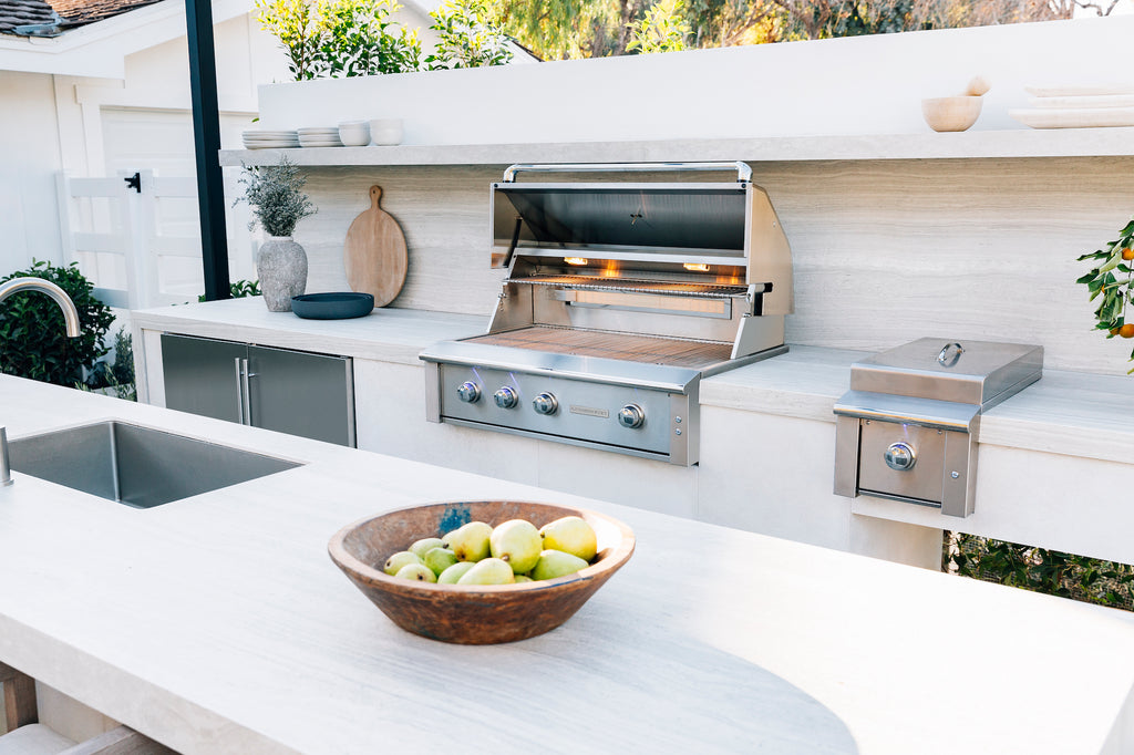 All the elements of the perfect kitchen top keep you outside for summer fun!