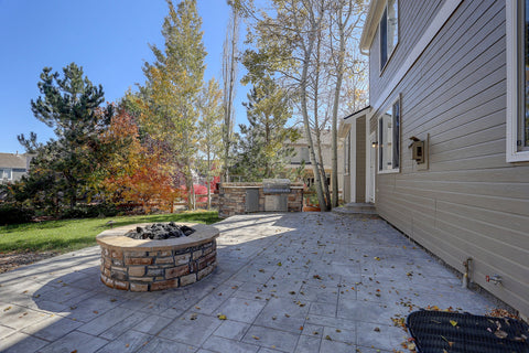 Outdoor kitchen in the fall