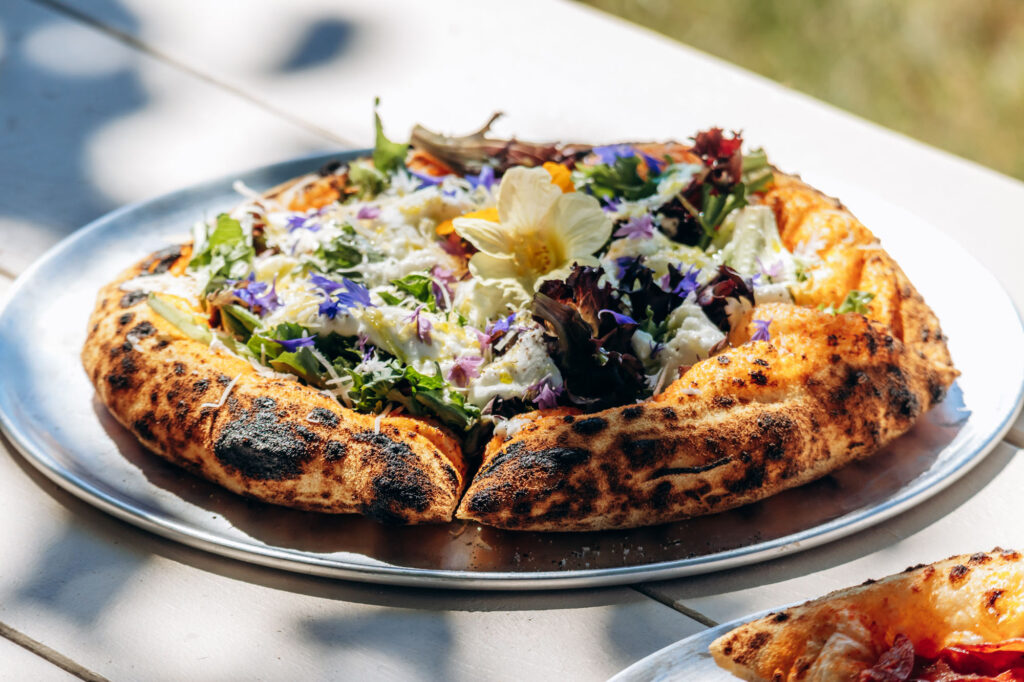 Choosing an Outdoor Pizza Oven That Completes the Experience