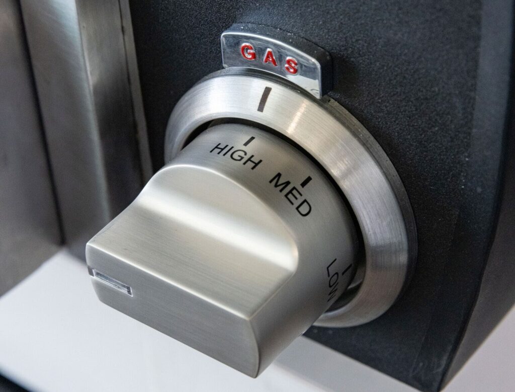 When to Use Wood vs Gas in an Outdoor Pizza Oven