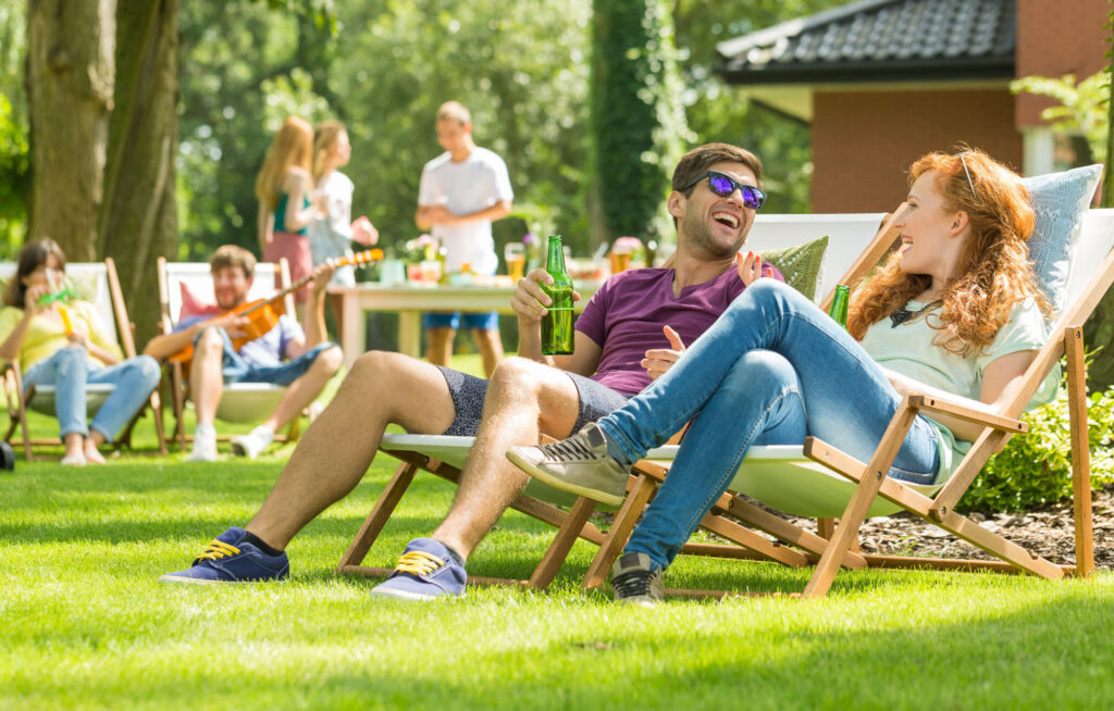 Backyard Entertaining Tips That Keep You Outside
