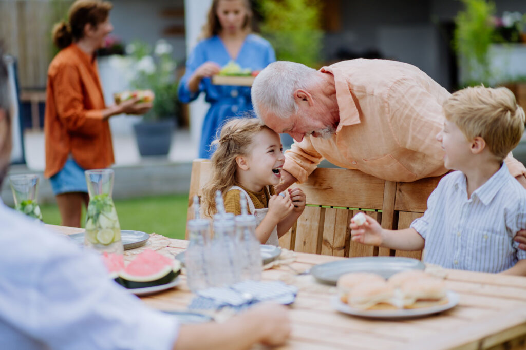 A Complete Outdoor Kitchen Creates Better Evenings