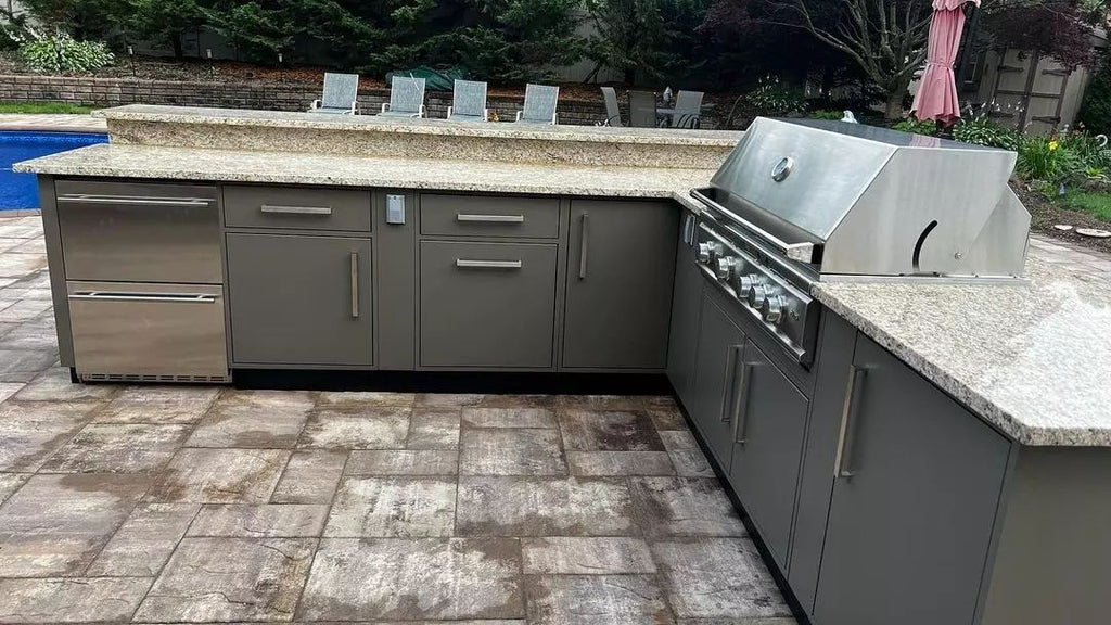 Add a Poolside Outdoor Kitchen for Year-Round Inspiration
